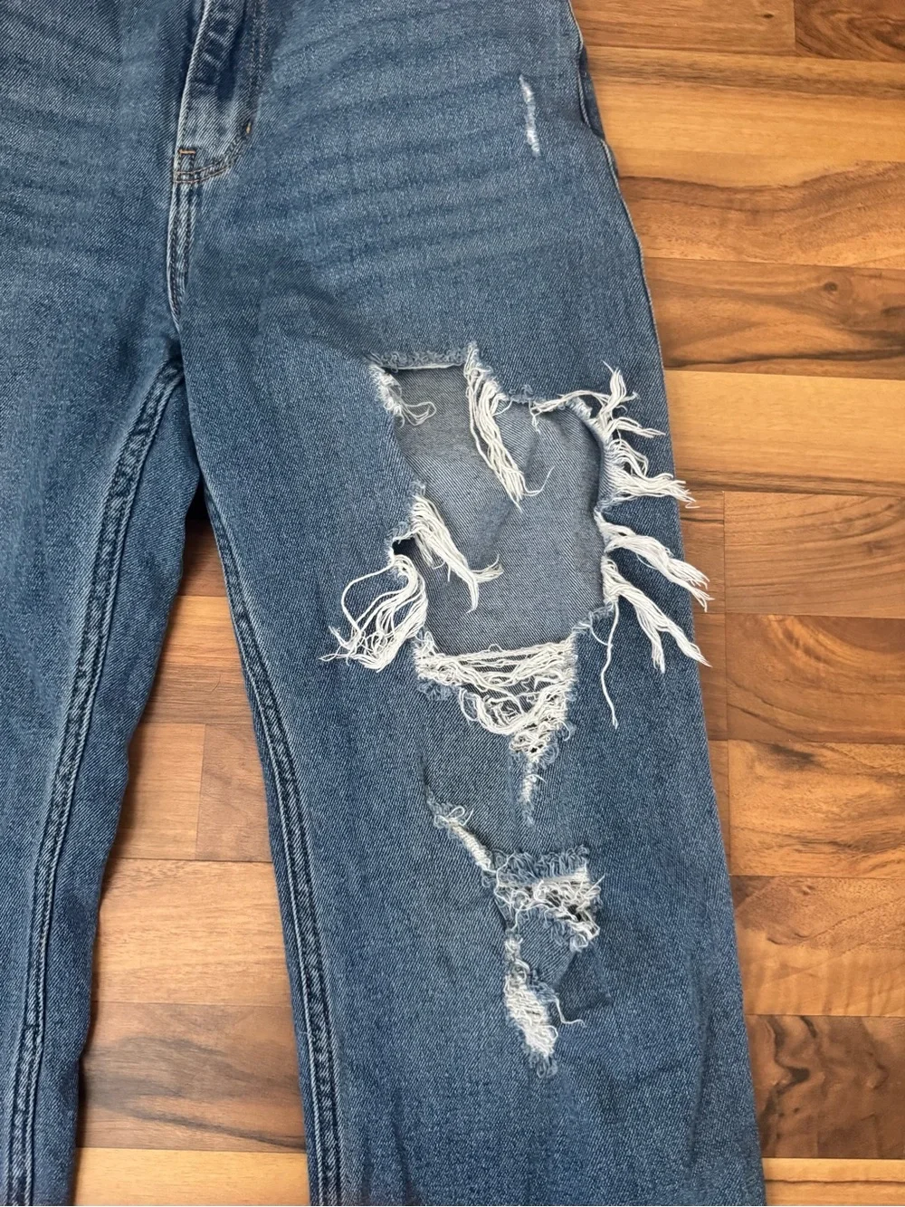 Hollister Distressed Straight-Leg Blue Jeans - Picture 5 of 6